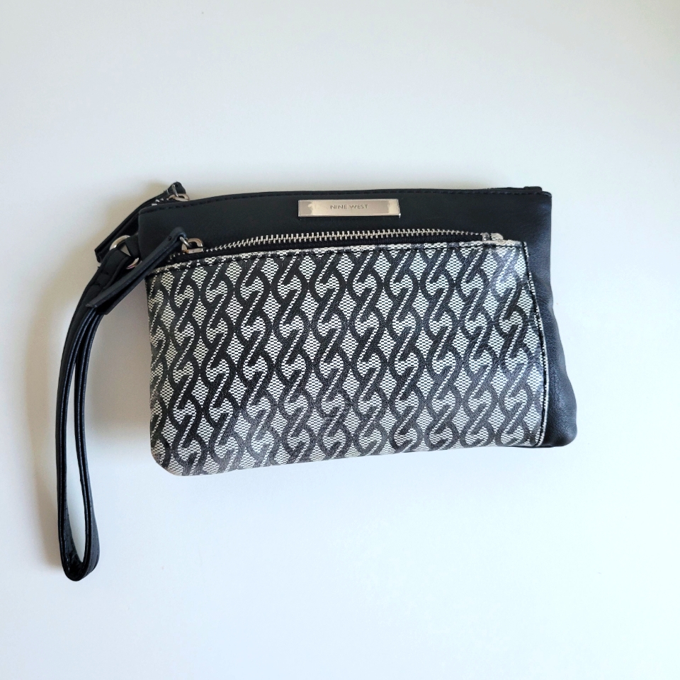 Nine West Black And White Wristlet Clutch 9 X 5 X 1 Inches.